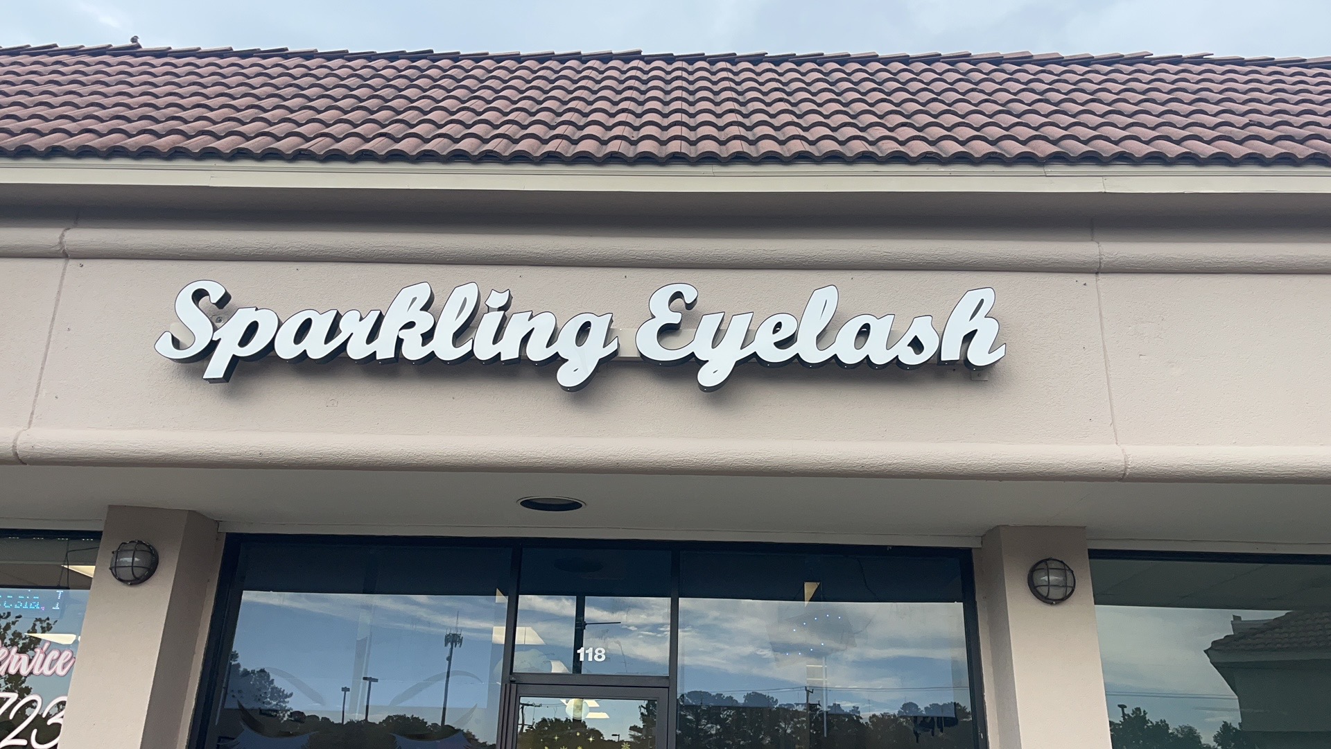 Sparkling Eyelash gallery image