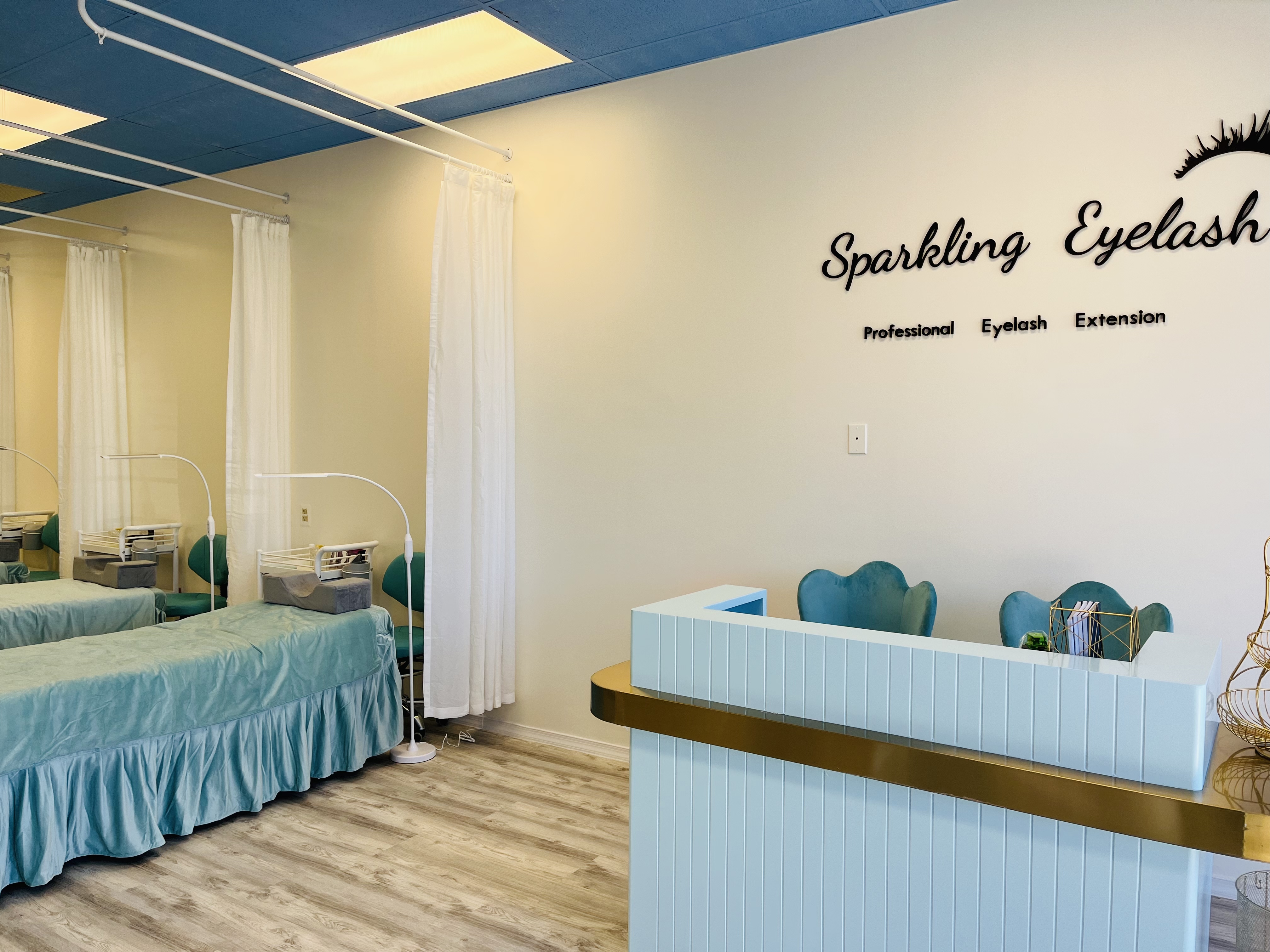 Sparkling Eyelash gallery image